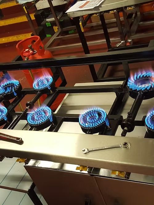 8 burner commercial kitchen Gas Cooker - Indian or Thai Restaurant cooking gas range