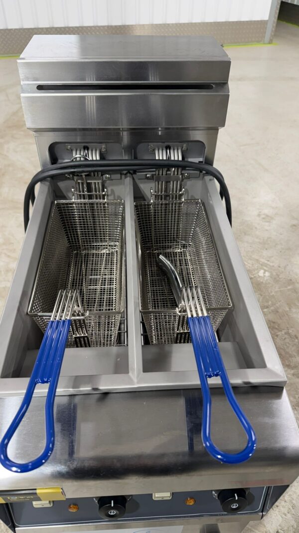 Free Standing Twin Tank Electric Fryer 12kw